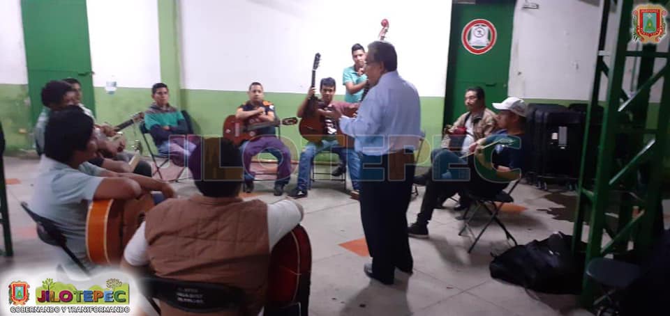 Apertura de la «Rondalla Sentimiento Romántico» Apertura de la «Rondalla Sentimiento Romántico»